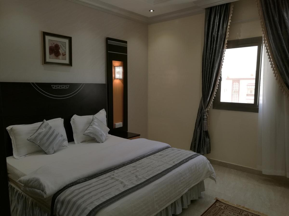 Al Ezzah Palace Hotel Suites Dzsidda Kültér fotó