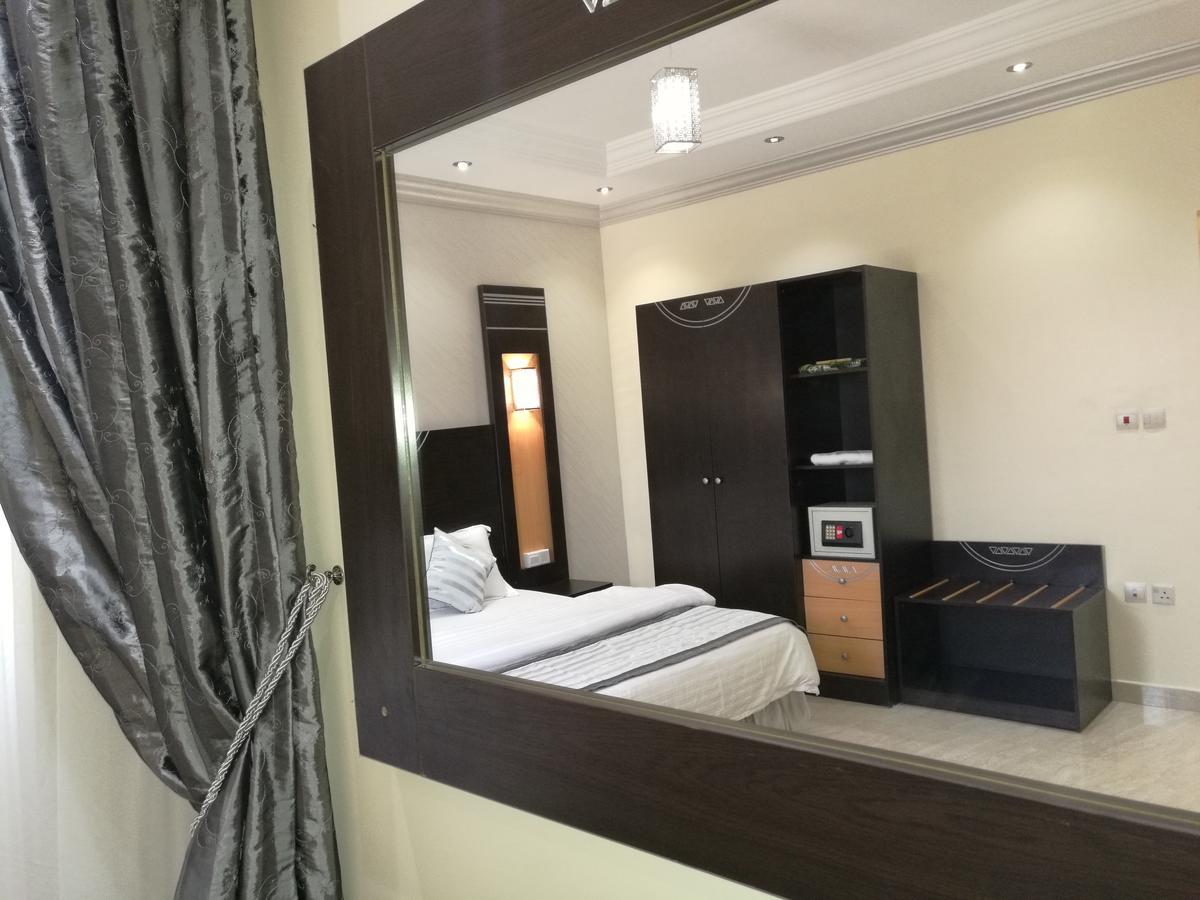 Al Ezzah Palace Hotel Suites Dzsidda Kültér fotó