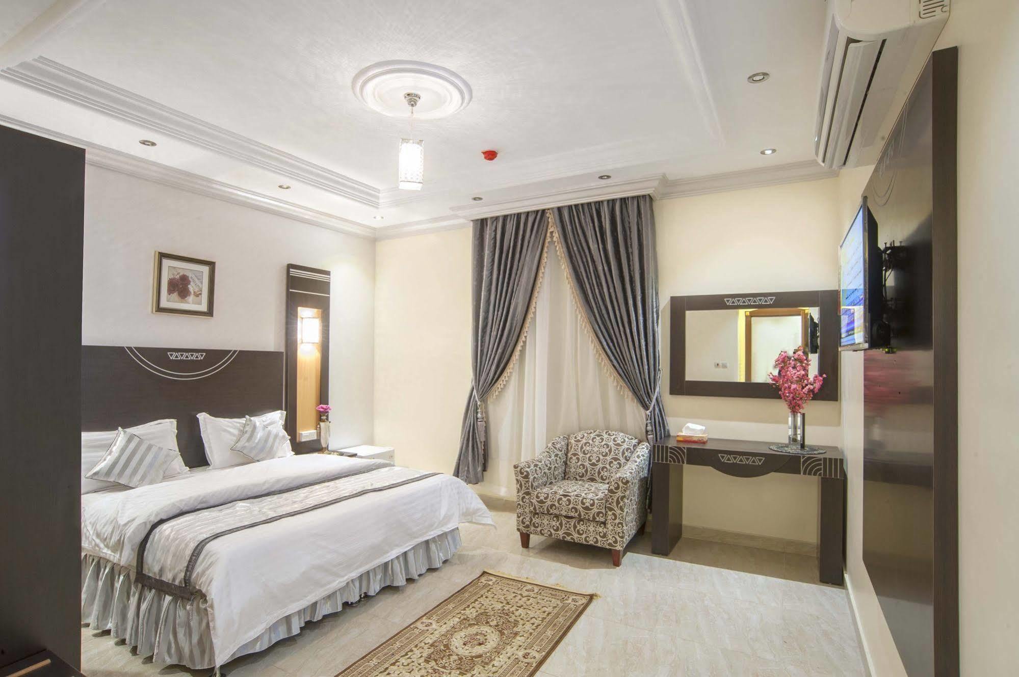 Al Ezzah Palace Hotel Suites Dzsidda Kültér fotó