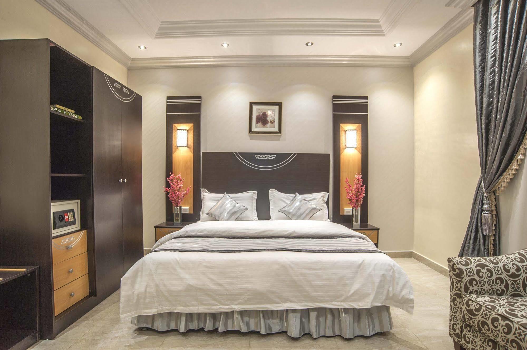 Al Ezzah Palace Hotel Suites Dzsidda Kültér fotó